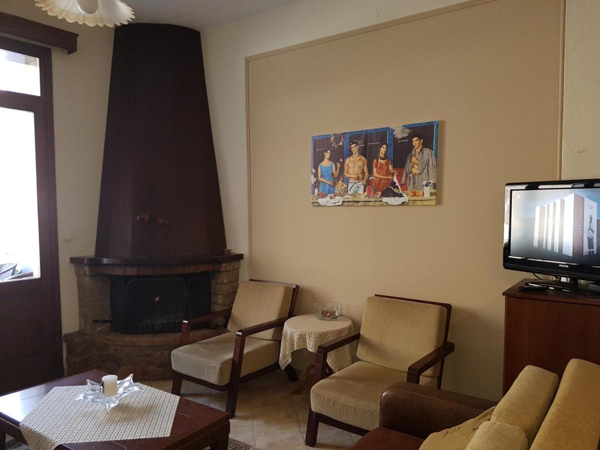 Ferienwohnung Xenonas Arxontiko Káto Loutrákion Zimmer foto
