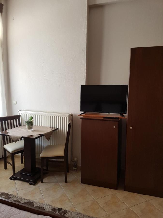 Ferienwohnung Xenonas Arxontiko Káto Loutrákion Zimmer foto